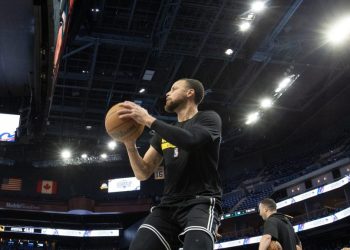 nba-twitter-reacts-to-steph-curry's-clutch-shots-in-warriors'-ot-win