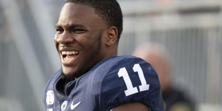 twitter-reacts-to-cowboys-turning-down-eagles'-slay,-trading-for-gilmore-instead