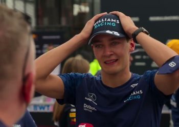 george-russell-describes-chaos-and-pandemonium-existing-in-f1-driver's-whatsapp-group