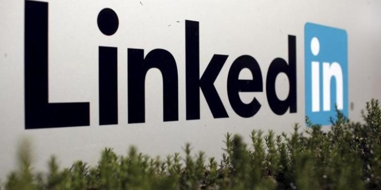 linkedin-adds-ai-powered-writing-suggestions-to-its-service-–-social-news-xyz