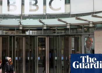 'troubling'-messages-showing-no-10-pressure-on-bbc-need-investigating,-say-former-staff