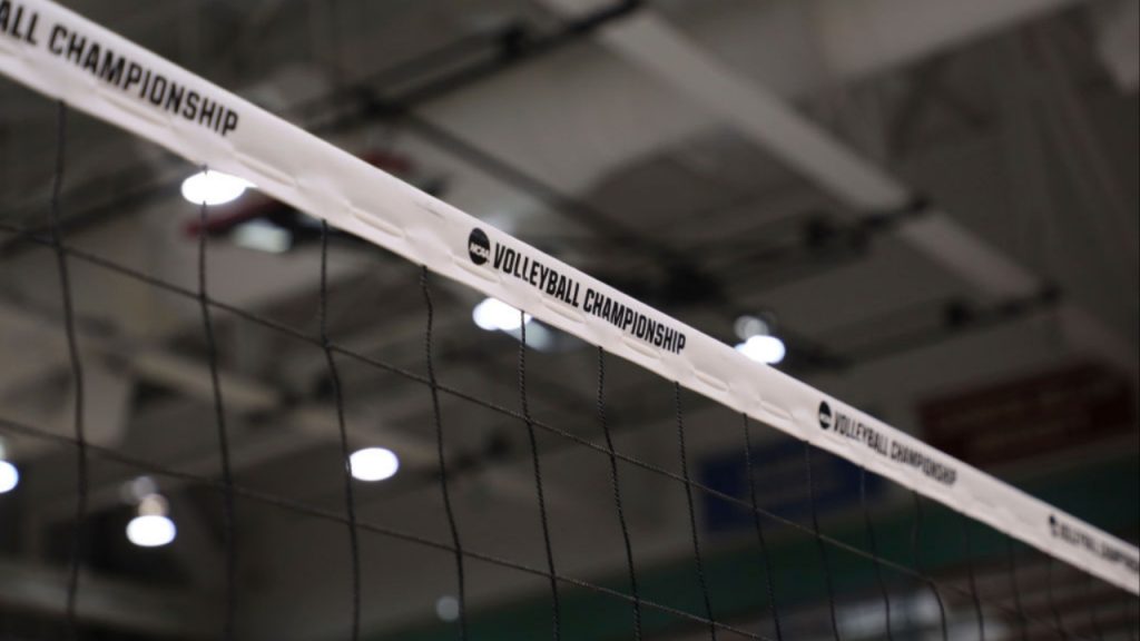 volleyball-star-kayla-simmons-wears-stunning-outfit-on-instagram-–-brobible