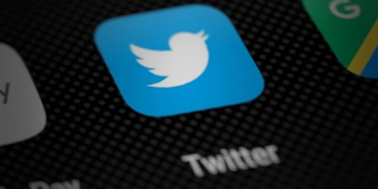 elon-musk-rolls-out-cheeky-auto-response-system-for-twitter-press-inquiries-–-teslarati