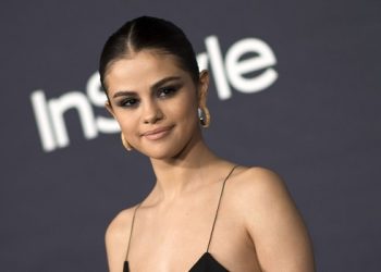 selena-gomez-is-the-first-woman-to-surpass-400-million-instagram-followers