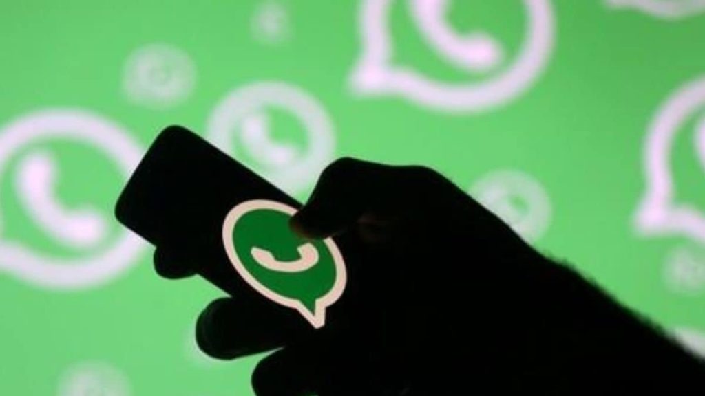 whatsapp-is-working-on-pinning-messages-within-chats:-all-you-need-to-know