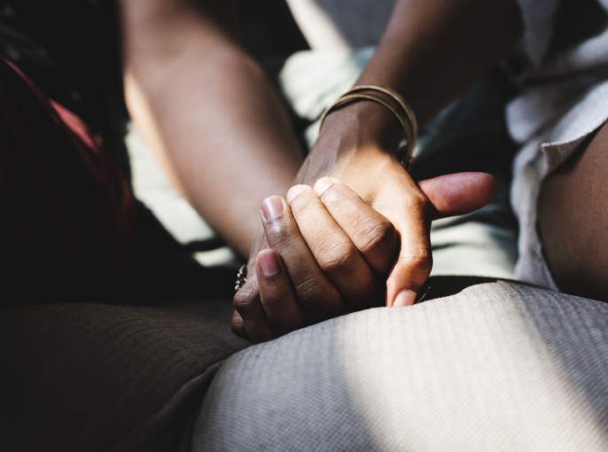 are-we-dating-the-same-guy?-facebook-group-lets-you-know-–-fox-8-news
