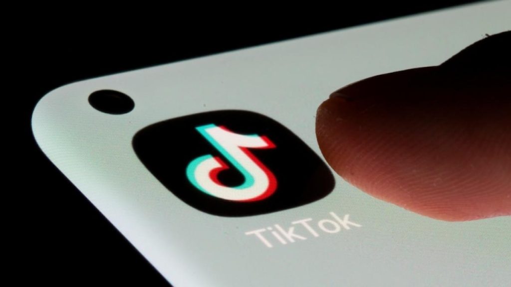 tiktok,-snapchat-growing-in-popularity-among-uk-children,-regulator-data-shows