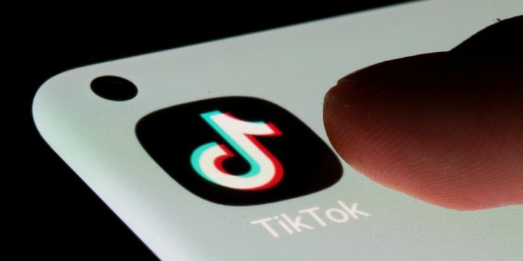 tiktok,-snapchat-growing-in-popularity-among-uk-children,-regulator-data-shows
