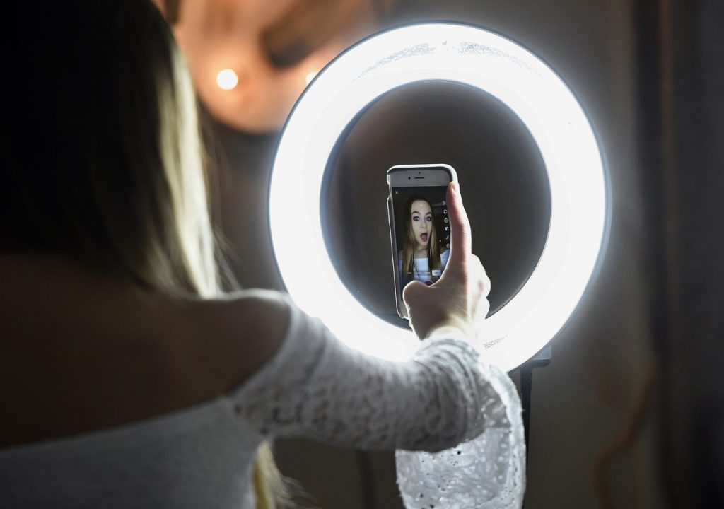 three-alabama-school-districts-sue-meta,-youtube,-tiktok,-snapchat-over-student-mental-health