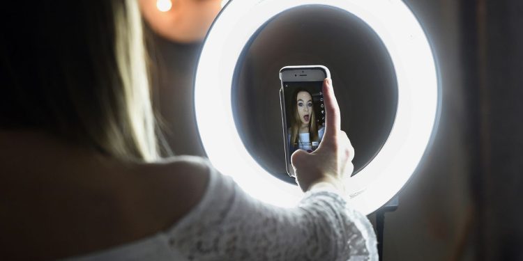 three-alabama-school-districts-sue-meta,-youtube,-tiktok,-snapchat-over-student-mental-health