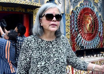 zeenat-aman:-the-silver-haired-maverick-taking-instagram-by-storm-|-op-eds-–-gulf-news
