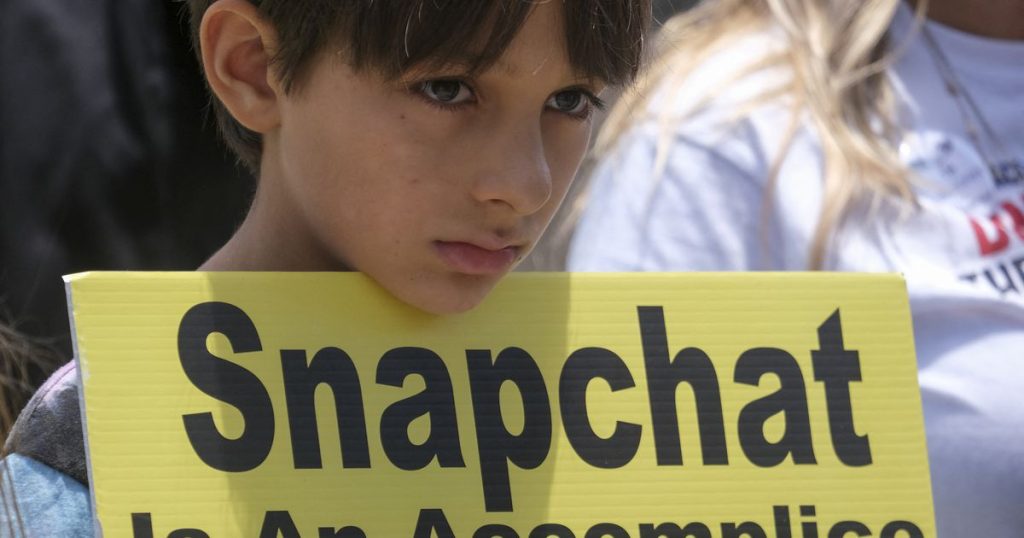how-mexican-criminal-groups-use-technology,-social-media-to-dominate-fentanyl-market