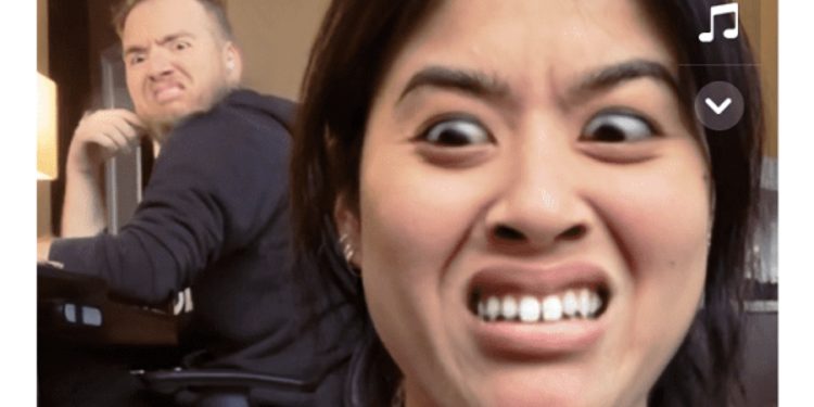 snapchat-launches-new-disgust-lens…-–-breakinglatest.news