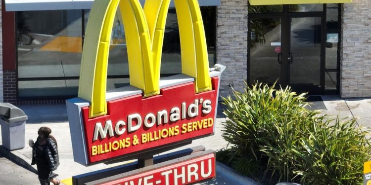 mcdonald's-lays-off-hundreds,-cuts-pay-for-workers,-closes-field-offices-–-new-york-post