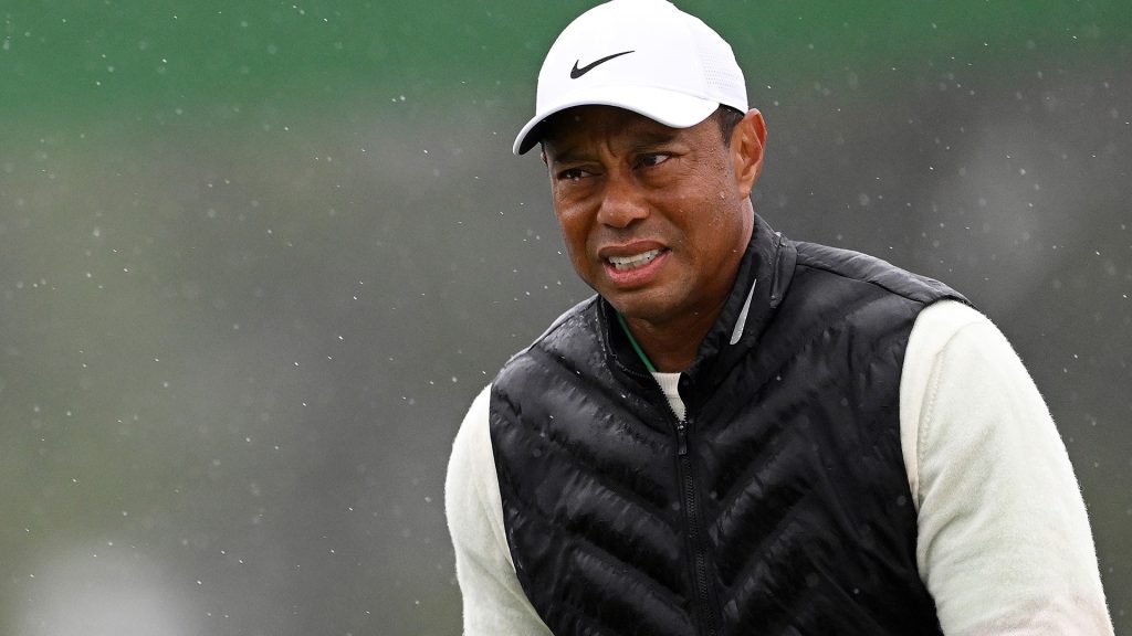 tiger-woods-survives-masters-cut-with-help-from-justin-thomas;-tough-conditions-await