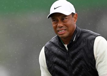 tiger-woods-survives-masters-cut-with-help-from-justin-thomas;-tough-conditions-await