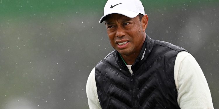 tiger-woods-survives-masters-cut-with-help-from-justin-thomas;-tough-conditions-await