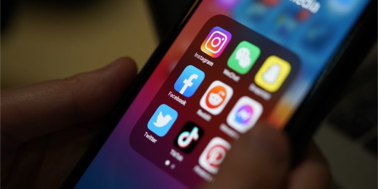 snapchat-ad-buying-traffic-more-than-doubles-year-over-year-–-b&t