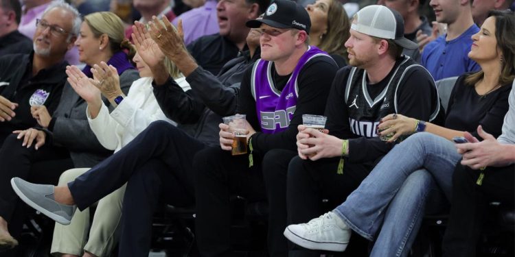 logan-webb-excited-for-warriors-kings-nba-playoff-series,-clubhouse-rivalry-–-nbc-sports-bay-area