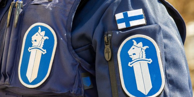 court-overturns-police-sergeant's-dismissal-over-offensive-whatsapp-messages-–-yle