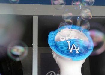 los-angeles-dodgers-bubble-machine-returns-for-clubhouse-celebrations-|-yardbarker