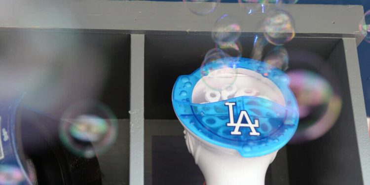 los-angeles-dodgers-bubble-machine-returns-for-clubhouse-celebrations-|-yardbarker