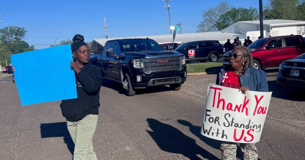 mccurtain-county-community,-idabel-mayor-demand-resignations-of-county-officials-–-kjrh