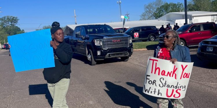 mccurtain-county-community,-idabel-mayor-demand-resignations-of-county-officials-–-kjrh