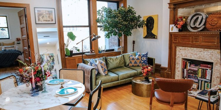 this-amy-amalia-painting-in-shanika-hillocks's-apartment-started-as-an-instagram-crush