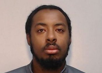 thug-shoved-fingers-down-girlfriend's-throat-after-she-discovered-his-secret-snapchat