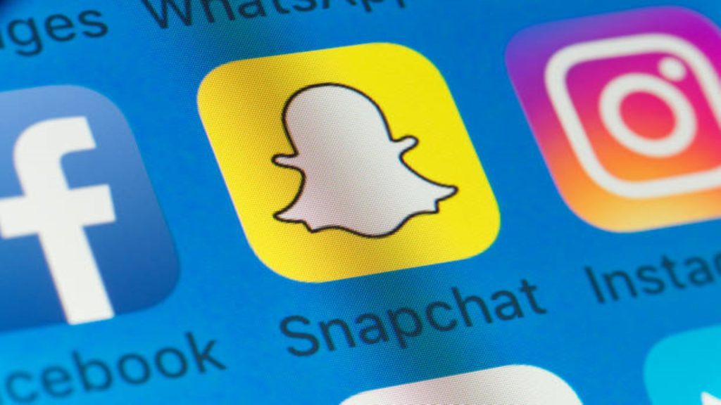 snapchat+-subscription-surpasses-3-million-as-ai-chatbot-goes-free-–-interesting-engineering