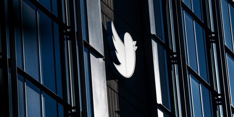 fake-accounts-pop-up-on-twitter-following-legacy-blue-check-removals-–-nbc-news