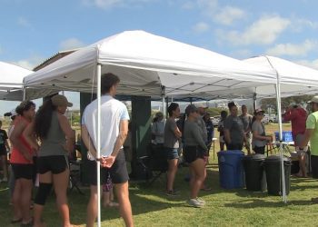 04/22/23-–-earth-day-volunteers-help-cleanup-oʻahu-state-park