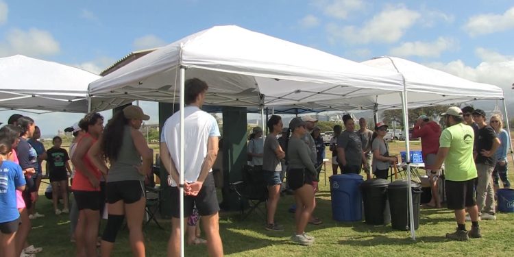 04/22/23-–-earth-day-volunteers-help-cleanup-oʻahu-state-park