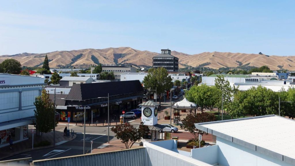 city-slicker-adjusts-to-'god's-waiting-room'-one-instagram-post-at-a-time-|-stuffco.nz