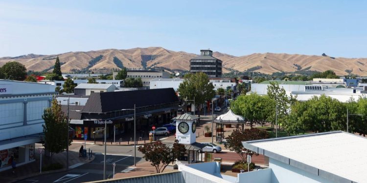 city-slicker-adjusts-to-'god's-waiting-room'-one-instagram-post-at-a-time-|-stuffco.nz