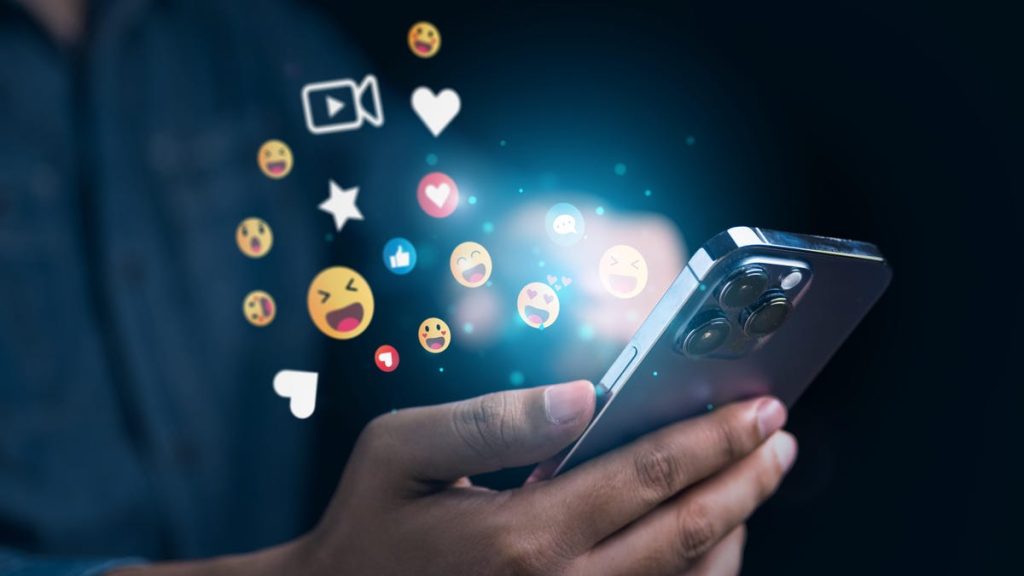 social-media-scatters-your-brain,-and-then-you-buy-stuff-you-don't-need-–-gizmodo