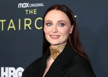sophie-turner's-honest-confession-over-posting-daughter's-photo-on-instagram-–-geo.tv