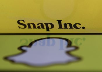 snapchat-is-growing-but-not-convincing-–-breaking-latest-news