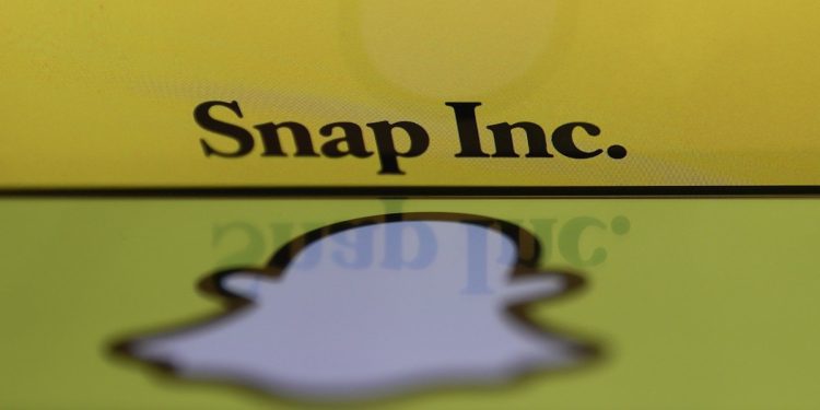 snapchat-is-growing-but-not-convincing-–-breaking-latest-news