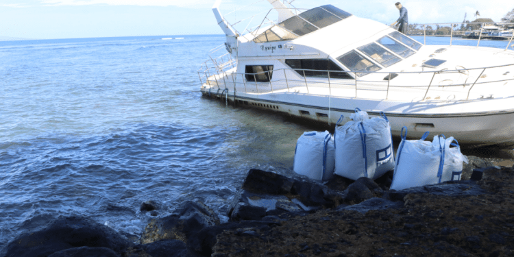 05/2/23-–-salvage-of-grounded-vessel-at-lahaina-begins-with-protection-…