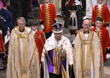 the-16-best-twitter-reactions-to-king-charles-iii's-coronation-–-harper's-bazaar