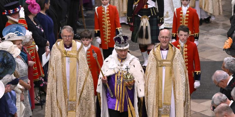 the-16-best-twitter-reactions-to-king-charles-iii's-coronation-–-harper's-bazaar