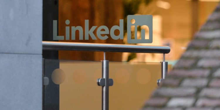 linkedin-announces-hundreds-of-layoffs-as-tech-sector-continues-slide