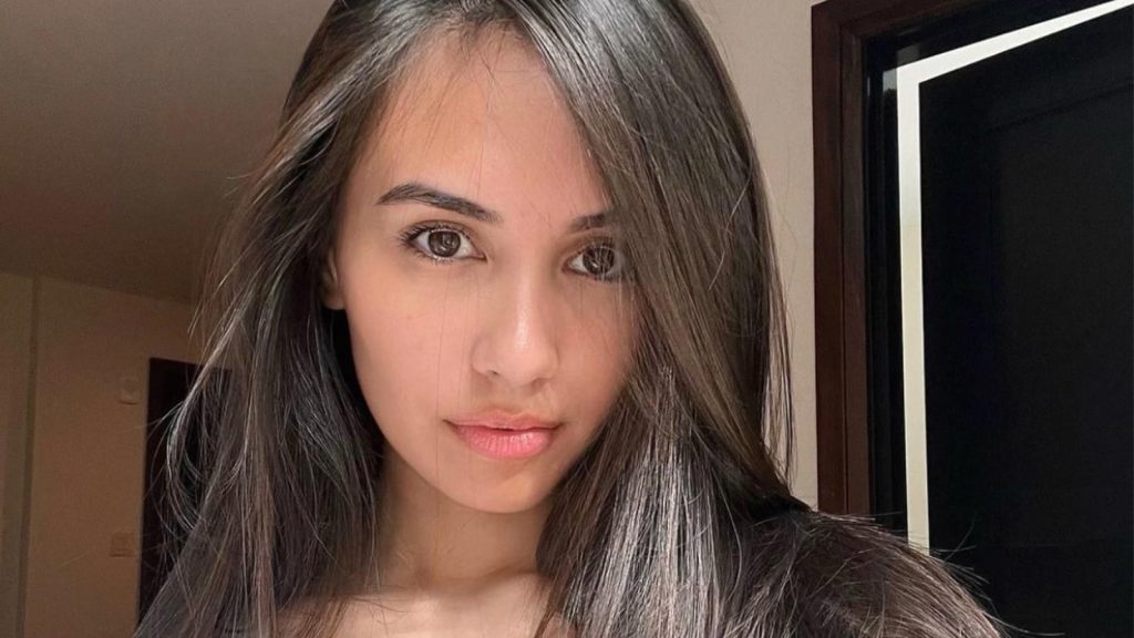 snapchat-influencer-creates-an-ai-version-of-herself-and-charges-people-to-date-it-–-dexerto