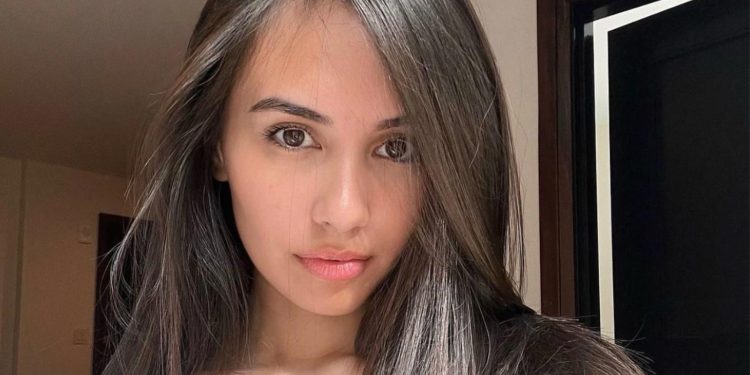 snapchat-influencer-creates-an-ai-version-of-herself-and-charges-people-to-date-it-–-dexerto
