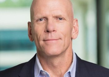 thomas-szlosek-named-autonation-cfo;-joe-lower-takes-another-role-–-automotive-news