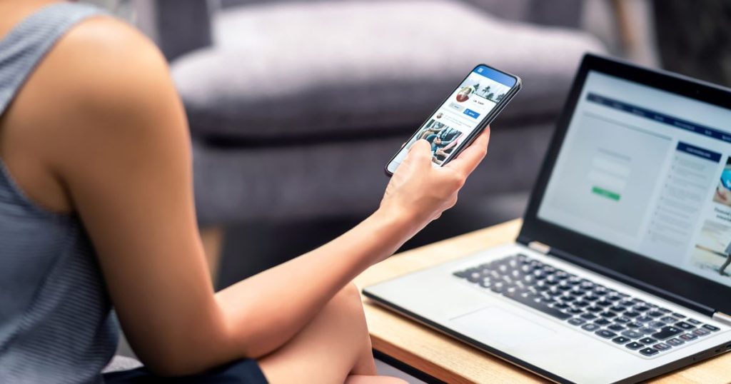 embarrassing-facebook-glitch-exposes-snoopers-checking-out-your-social-page-–-the-mirror