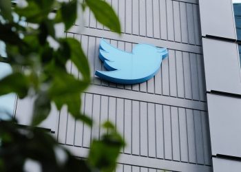 elon-musk-told-twitter-employees-to-sleep-in-the-office-–-quartz