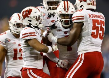 badger-football-fans-use-twitter-to-predict-team-award-winners-in-2023